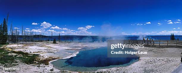 abyss pool, thermal pool in west thumb geyser basin. - ravine 個照片及圖片檔