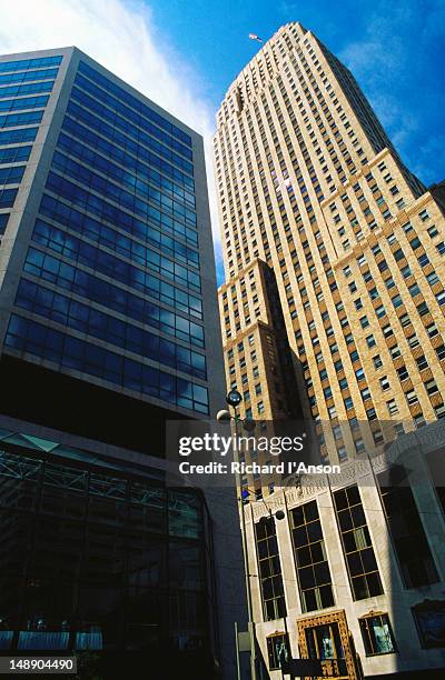 exterior of carew building on fountain square. - cincinnati fountain square stock pictures, royalty-free photos & images