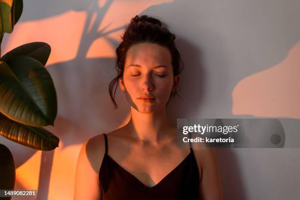 portrait of young curly woman at home - zona de confort fotografías e imágenes de stock