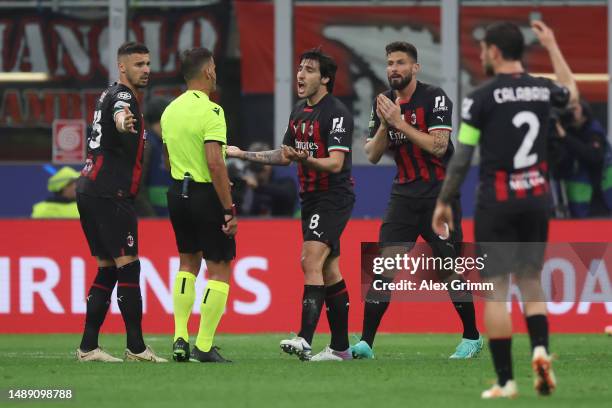 Sandro Tonali of AC Milan speaks with Referee Jesus Gil Manzano during the UEFA Champions League semi-final first leg match between AC Milan and FC...