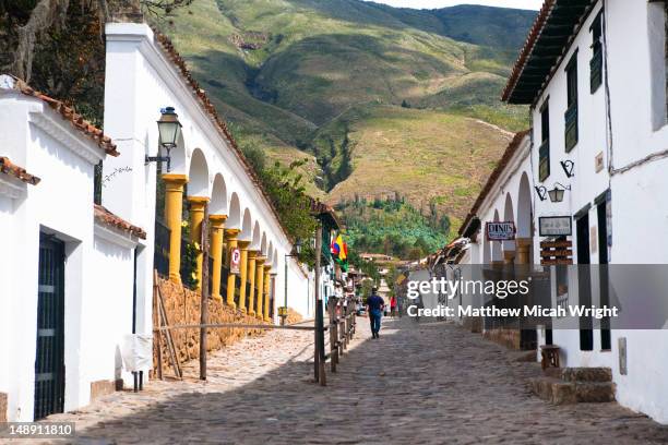 colonial town buildings. - villa de leyva ストックフォトと画像