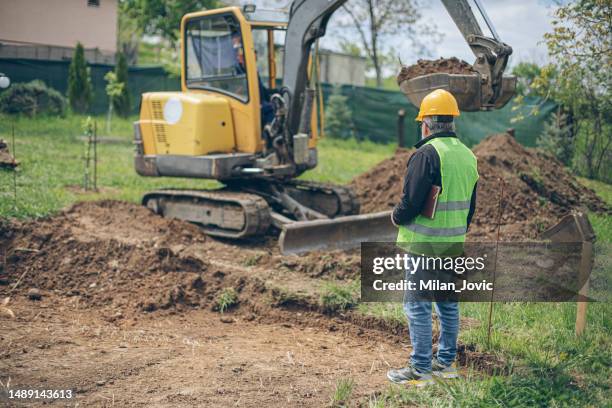 site supervisor at construction site - gräva bildbanksfoton och bilder