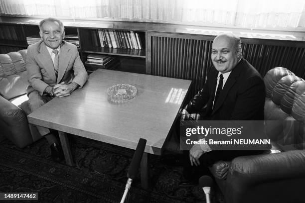 Portrait du ministre des Affaires étrangères israëlien Yitzhak Shamir et de son homologue égyptien Kamal Hassan Ali le 26 octobre 1981.