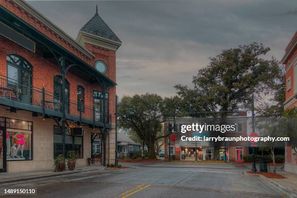 intersection of government street and washington avenue - golfküste stock-fotos und bilder