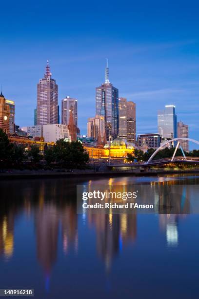 city skyline and yarra river at southbank. - river yarra stock-fotos und bilder