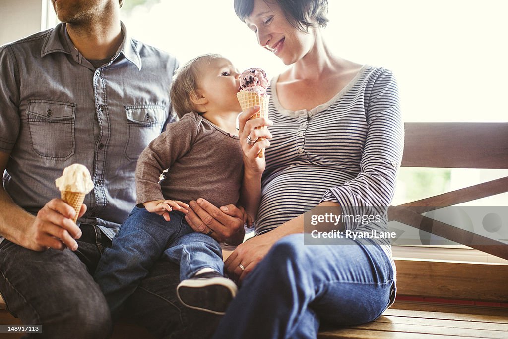 Família na loja de sorvete