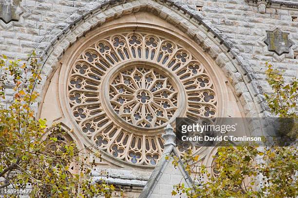 rose window of the esglesia de sant bartomeu in placa de la constitucio. - sant bartomeu church photos et images de collection
