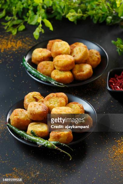 mini vada pops - vada stock pictures, royalty-free photos & images