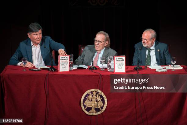 Former Minister of Labor and Social Affairs Manuel Pimentel, economist Ramon Tamames, and writer Emilio de Diego, during the presentation of the book...