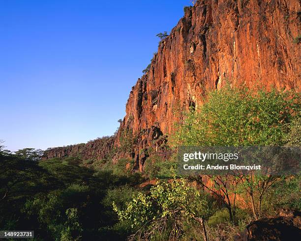 high rock escarpment by kampi ya samaki. - escarpment stock pictures, royalty-free photos & images