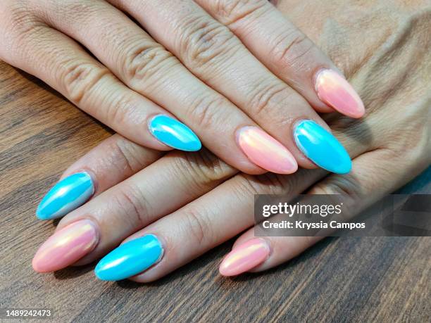 long fingernails in light blue and pink iridescent colors - long fingernails imagens e fotografias de stock