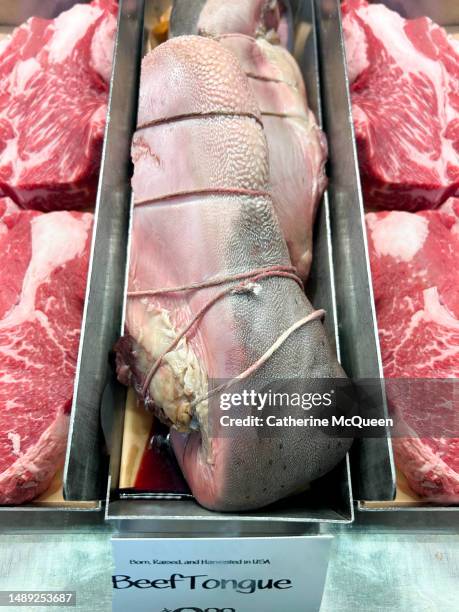 retail meat market display of beef tongue - carne di scarto foto e immagini stock