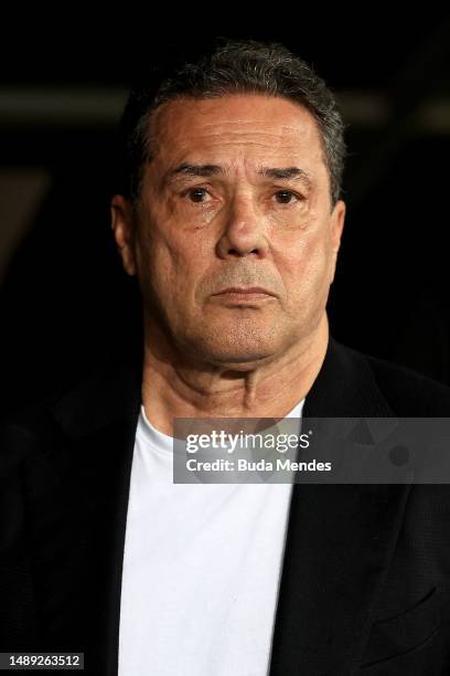 Vanderlei Luxemburgo, head coach of Corinthians looks on prior to the match between Botafogo and Corinthians as part of Brasileirao 2023 at Estadio...