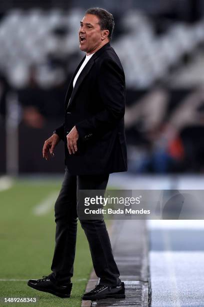 Vanderlei Luxemburgo, head coach of Corinthians reacts during the match between Botafogo and Corinthians as part of Brasileirao 2023 at Estadio...