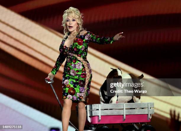 18 449 Dolly Parton Photos High Res Pictures Getty Images 18-449-dolly-parton-photos-high-res-pictures-getty-images