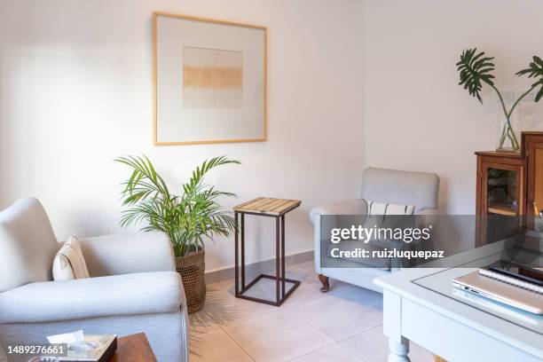 empty psychological therapy office - alternatieve therapie stockfoto's en -beelden