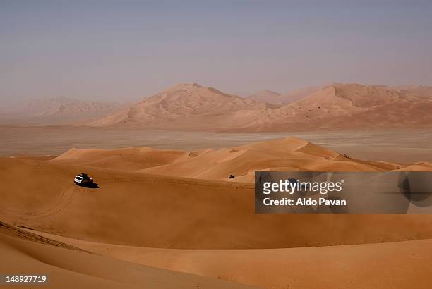 sand dunes, rub al khali desert. - dhofar stock pictures, royalty-free photos & images