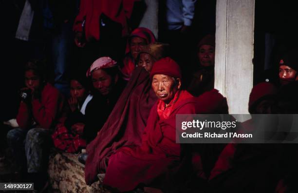 nun watching the dancing at the mani rimdu festival at chiwang gompa (monastery). - mani rimdu festival bildbanksfoton och bilder