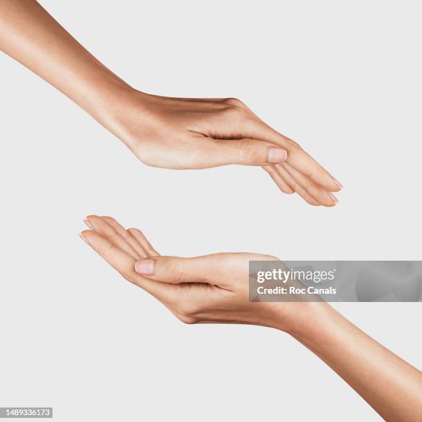 two hands - woman with cupped hands photos et images de collection