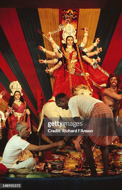 hindu holy men prepare for a puja (prayers) during the festival of dussehra, known as durga puja in west bengal - saraswati puja festival preparation photos et images de collection