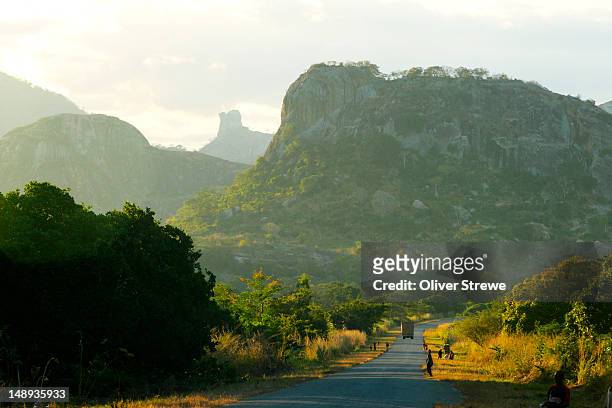 great rock formations litter the drive from nampula to pemba, mozambique - mozambique stockfoto's en -beelden