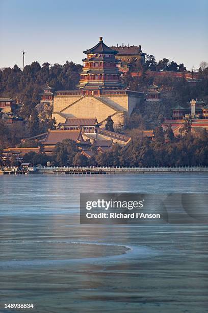 temples on longevity hill overlooking kunming lake covered in ice in winter at summer palace. - summer palace beijing stock pictures, royalty-free photos & images