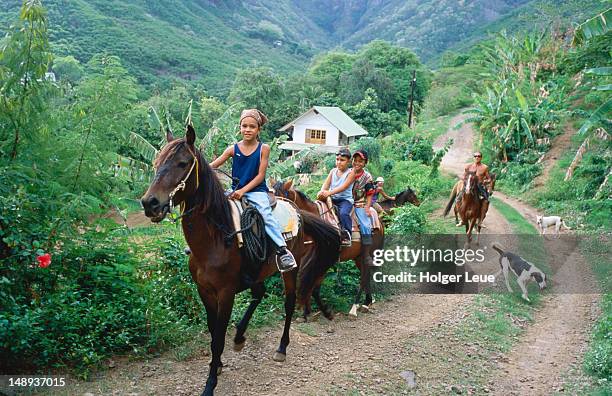 marquesan boys on horses. - ヌクヒバ島 ストックフォトと画像