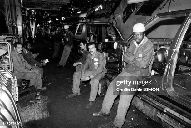 Ouvriers en grève à l'usine 'Talbot' de Poissy, le 7 septembre 1982.