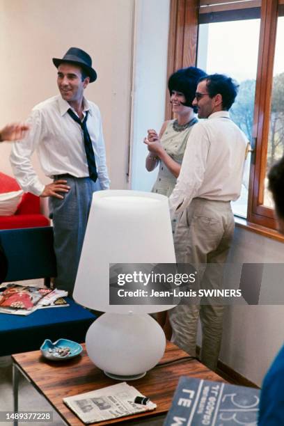 Michel Piccoli, Brigitte Bardot et Jean-Luc Godard sur le tournage du film 'Le Mépris', en 1963.