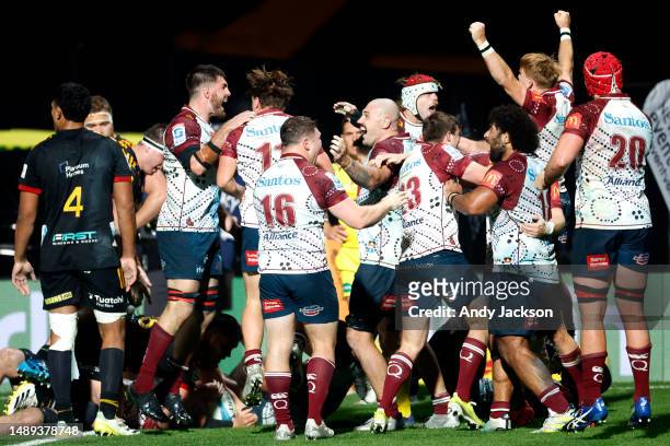 The Reds celebrate after winning the round 12 Super Rugby Pacific match between Chiefs and Queensland Reds at Yarrow Stadium, on May 12 in New...