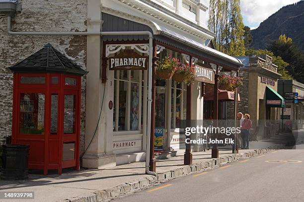 historic stores. - arrowtown stockfoto's en -beelden