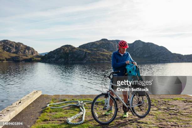 stopping along the loch - sustainable tourism stock pictures, royalty-free photos & images