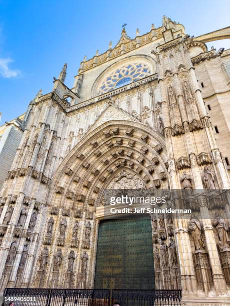 cathedral of sevilla - door of the assumption, sevilla, spain - seville cathedral stockfoto's en -beelden