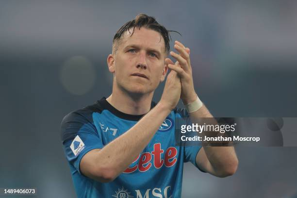Piotr Zielinski of SSC Napoli applauds the fans following the final whistle of the Serie A match between SSC Napoli and ACF Fiorentina at Stadio...