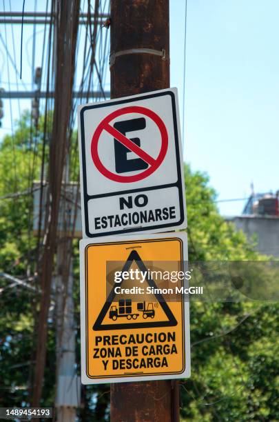Loading In Spanish E Load Photos and Premium High Res Pictures - Getty Images
