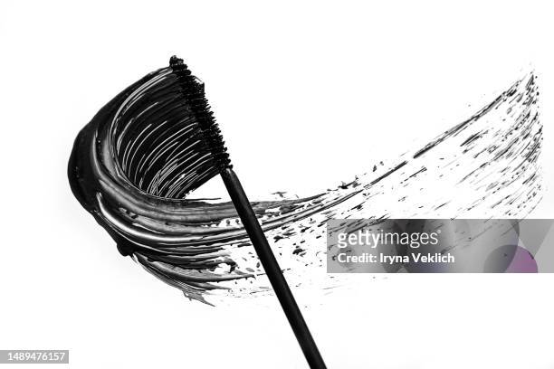 waved black smear of black eye liner from a mascara brush on white background, isolated. cosmetic make-up product for eyelashes. - mascaras 個照片及圖片檔
