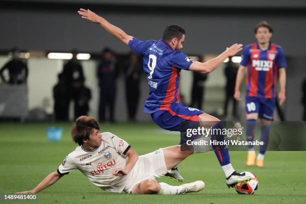 Shintaro Kurumaya of Kawasaki Frontale and Diego Oliveira of F.C.Tokyo compete for the ball during the J.LEAGUE Meiji Yasuda J1 13th Sec. Match...