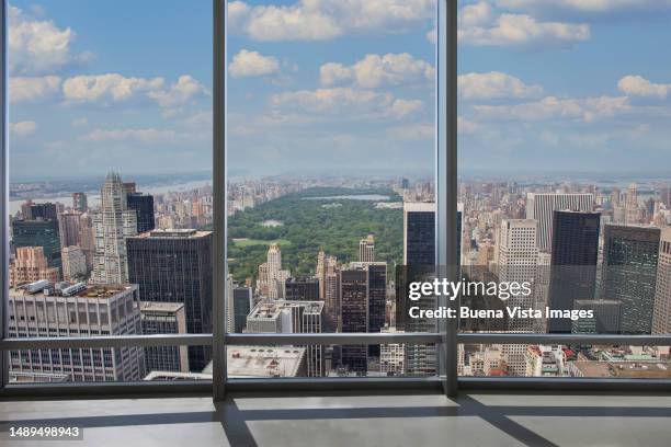 new york. modern window over central park - above central park stockfoto's en -beelden