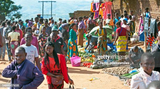 busy and colourful street market, blantyre, malawi, africa - country market stock pictures, royalty-free photos & images