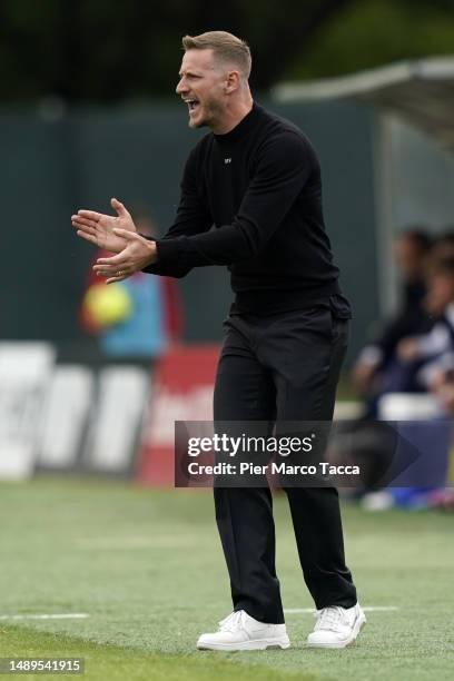 Ignazio Abate head coach of AC Milan U19 gestures during the match between AC Milan U19 and FC Internazionale U19 - Primavera 1 at Centro Sportivo...