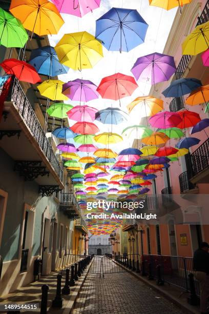 umbrella alley in san juan puerto rico vertical - velha san juan imagens e fotografias de stock