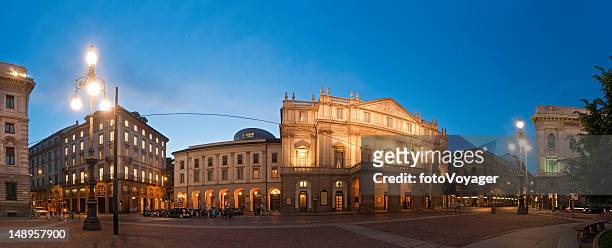 la scala opera house di milano piazza italia - milano foto e immagini stock