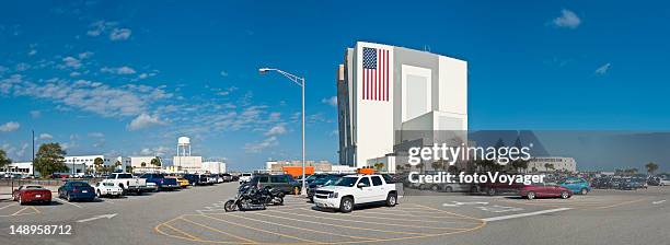 vehicle assembley building cape canaveral - nasa kennedy space center stockfoto's en -beelden