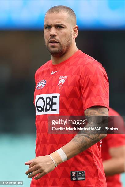 Lance Franklin of the Swans warms up during the round nine AFL match between Sydney Swans and Fremantle Dockers at Sydney Cricket Ground, on May 13...