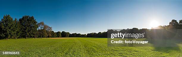 campo de béisbol amanecer central park, nueva york - cielo despejado fotografías e imágenes de stock