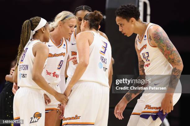 Moriah Jefferson, Sophie Cunningham, Brianna Turner, Diana Taurasi and Brittney Griner of the Phoenix Mercury huddle up during the first half of the...