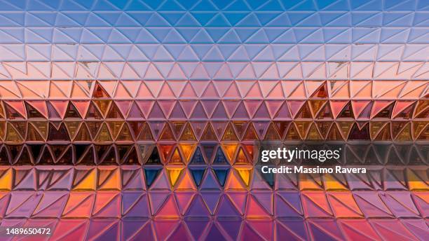 metallic surface reflecting city lights at night. - light architecture stockfoto's en -beelden