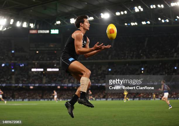 Jack Silvagni of the Blues marks during the round nine AFL match between Carlton Blues and Western Bulldogs at Marvel Stadium, on May 13 in...