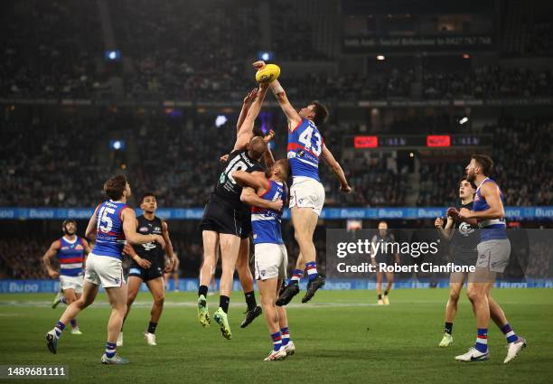 Harry Mckay of the Blues and Ryan Gardner of the Bulldogs compete for the ball during the round nine AFL match between Carlton Blues and Western...