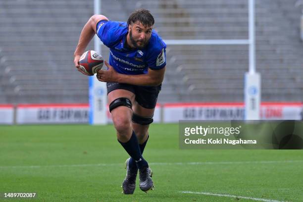 Lood de Jager of Saitama Panasonic Wild Knights runs with the ball during the League One Playoff semi final match Saitama Panasonic Wild Knights and...